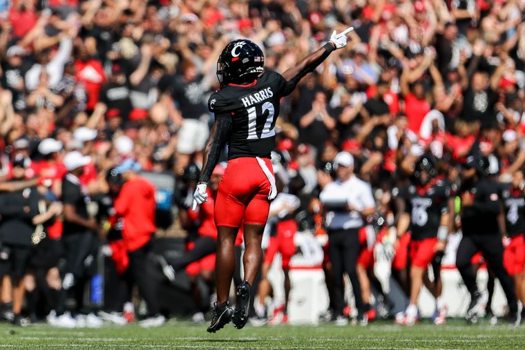 Oklahoma State Dominates Cincinnati in Third Quarter Surge for 45-13 Victory