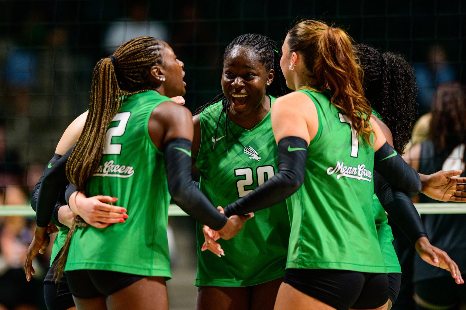 Gators and Mean Green battle at the net — Photo Credit: Luis Revilla Mata/Undrafted