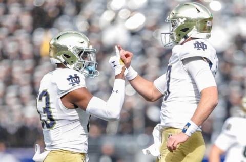 The Fighting Irish Cruise as They Defeat Navy in Metlife