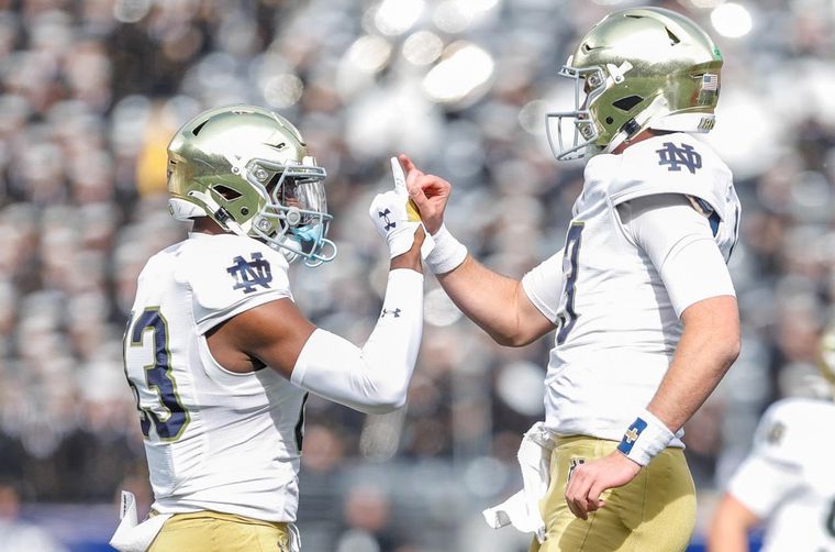 The Fighting Irish Cruise as They Defeat Navy in Metlife