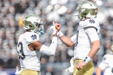 The Fighting Irish Cruise as They Defeat Navy in Metlife