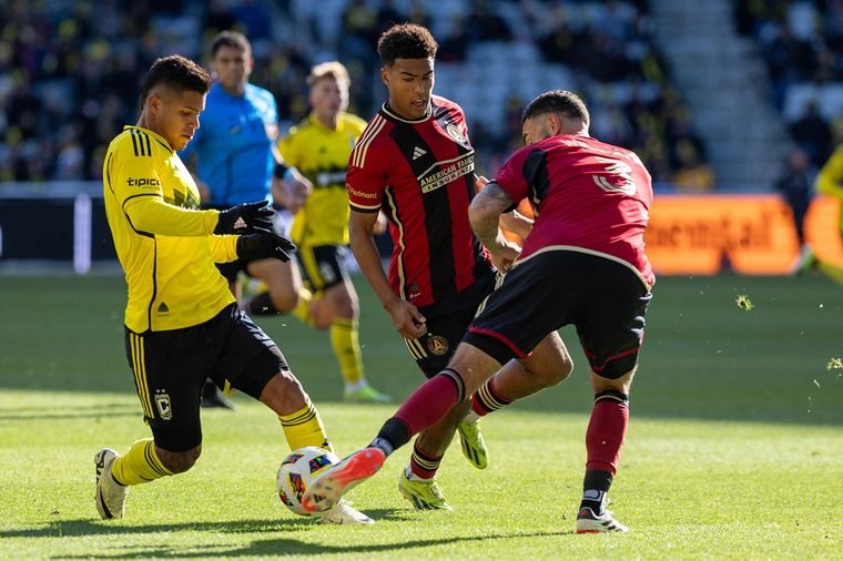 Columbus Crew Kicks Off MLS Title Defense with Victory Over Atlanta United