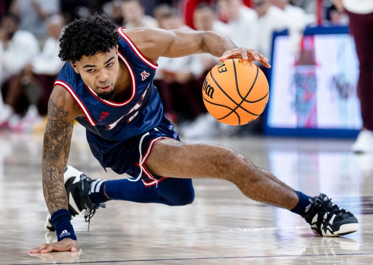Florida Atlantic Owls Soar to Victory: A Stellar Start to the Season in Barstool Sports Invitational