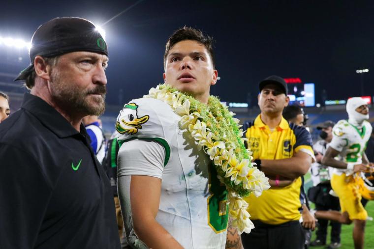 Oregon Stays Undefeated after Win in LA