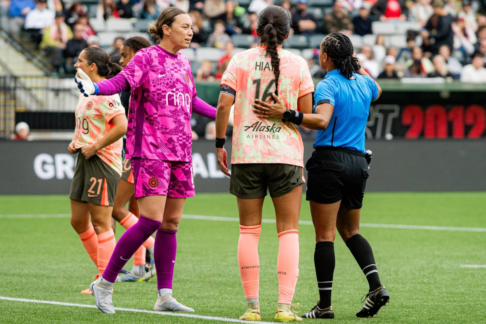 Portland Thorns and Chicago Stars battle in the final third — Photo Credit: Aaron Leopold/Undrafted