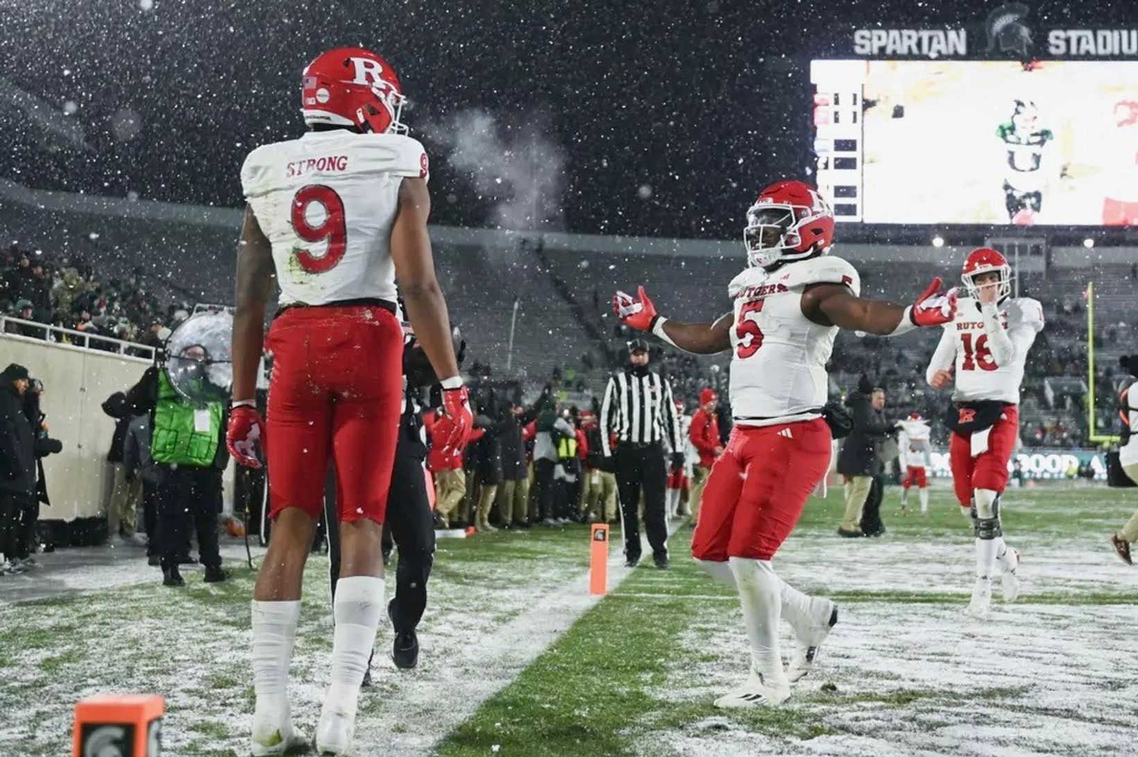 Rutgers Outduel the Spartans on the Road