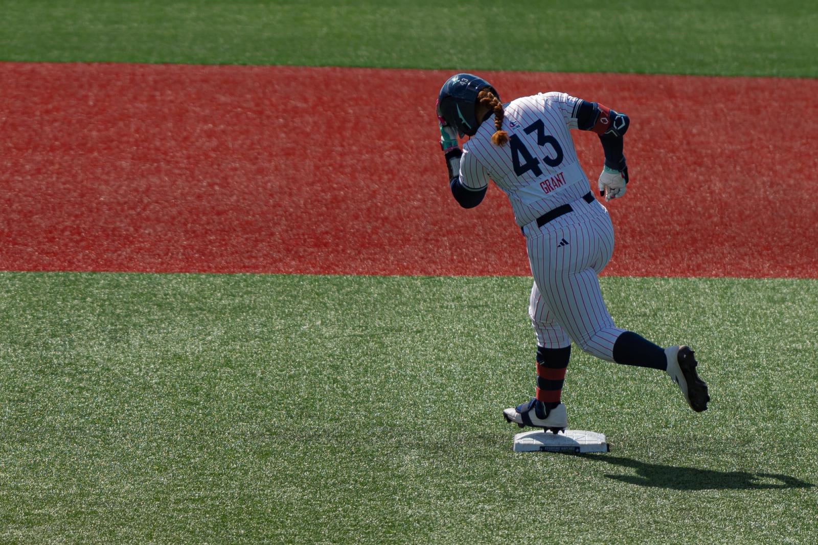 Match action — Chicago Bandits vs Portland Cascade — Photo Credit: Aaron Leopold/Undrafted