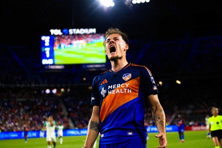 FCC Finds Its Rhythm: A Statement Win Built on Connection, Cohesion, and Craft