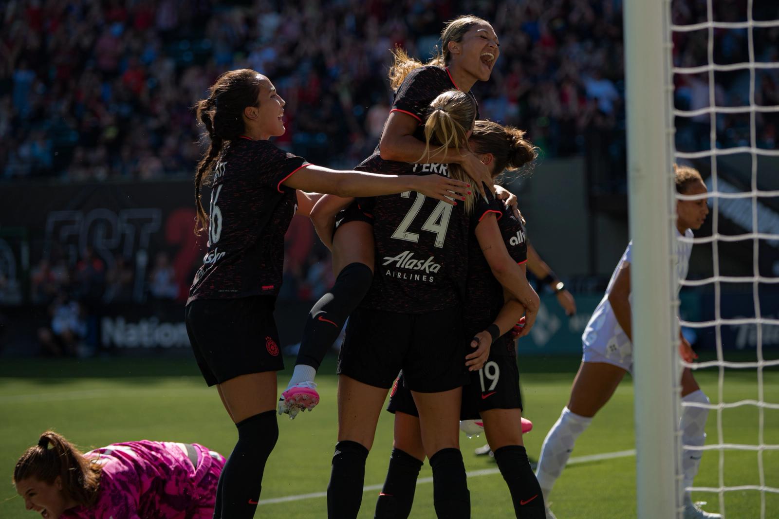In-game moment — Portland Thorns vs Racing Louisville — Photo Credit: Aaron Leopold/Undrafted