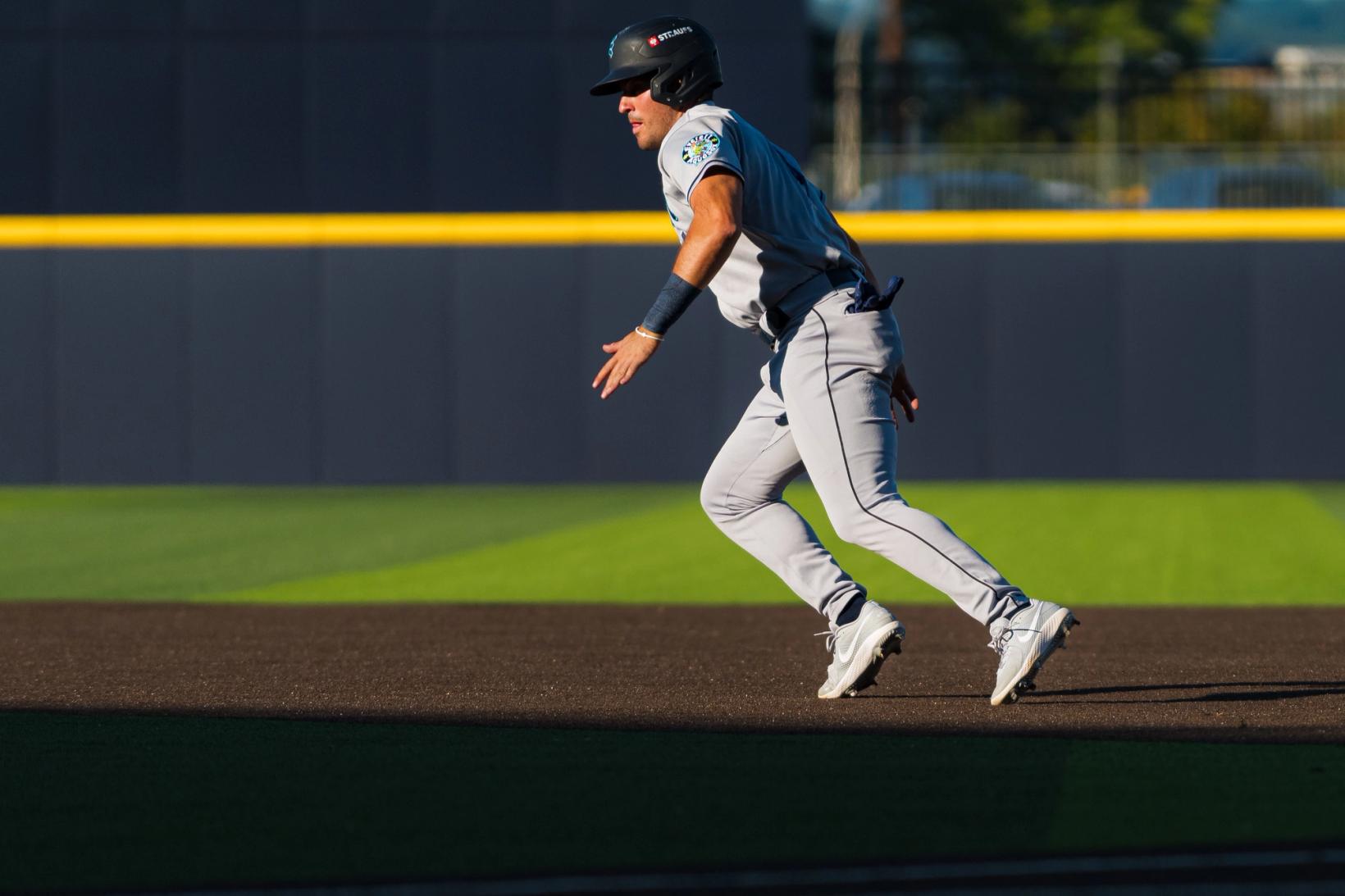 Wide action Everett AquaSox vs Hillsboro Hops — Photo Credit: Aaron Leopold/Undrafted