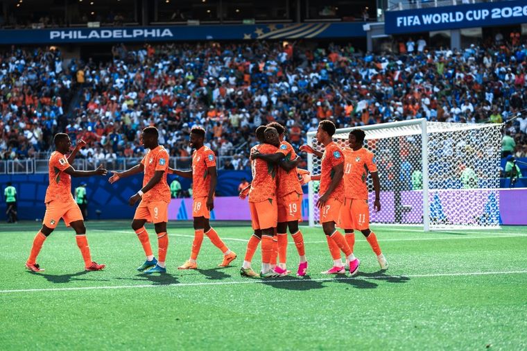Ivory Coast players celebrate in a huddle after scoring against Curaçao at Philadelphia Stadium
