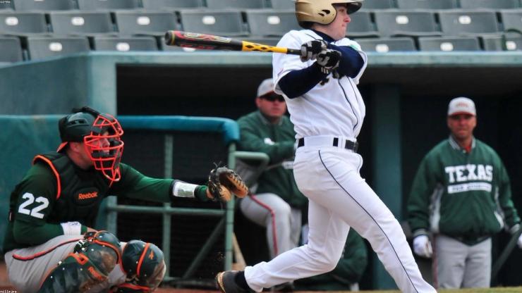 22,384 Watch TCU Edge Arkansas 5-4 in Instant Classic