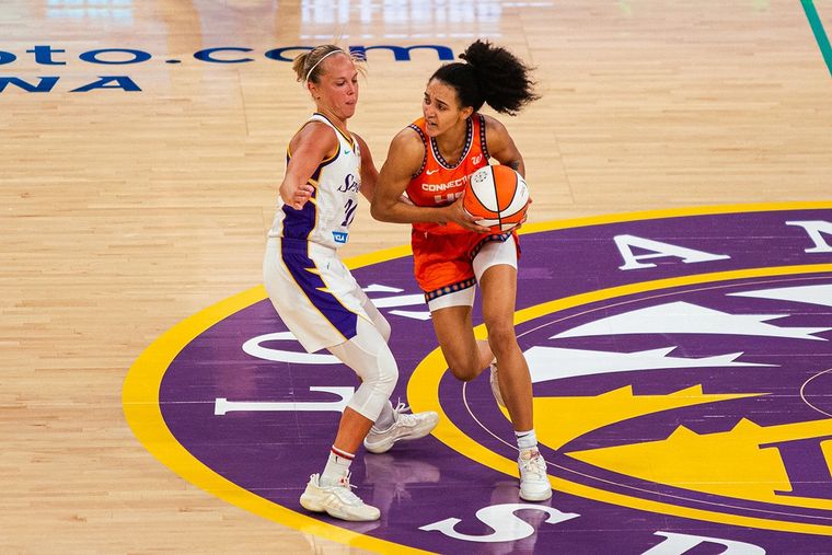 Sparks Surge Past Sun with Balanced Attack, Extend Win Streak to Four