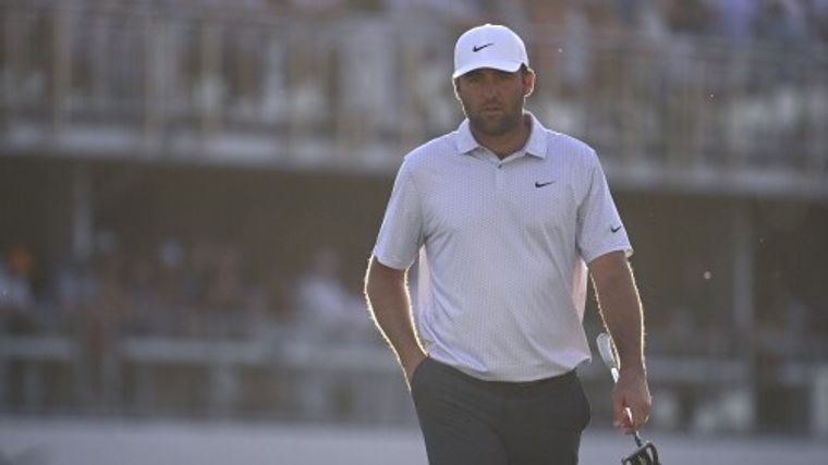Scheffler's 72-Foot Bomb Highlights Late Charge at Phoenix Open