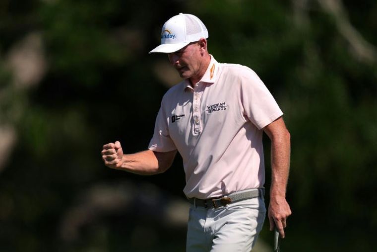 Myrtle Beach Classic Round 2: Snedeker Extends His Lead and Hubbard Positions Himself for the Sunday Chase the Dunes Has Been Promising