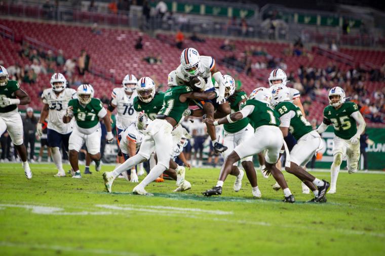 Bulls’ Defense Lights the Fuse in 55–23 Thursday Night Beatdown