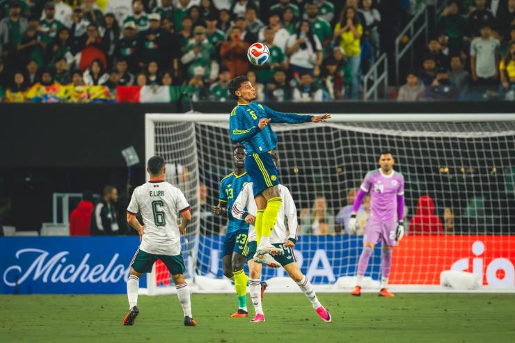 Colombia player rises for a header against Mexico at M&T Bank Stadium — Photo Credit: Arturo Rosales Sevilla/Undrafted