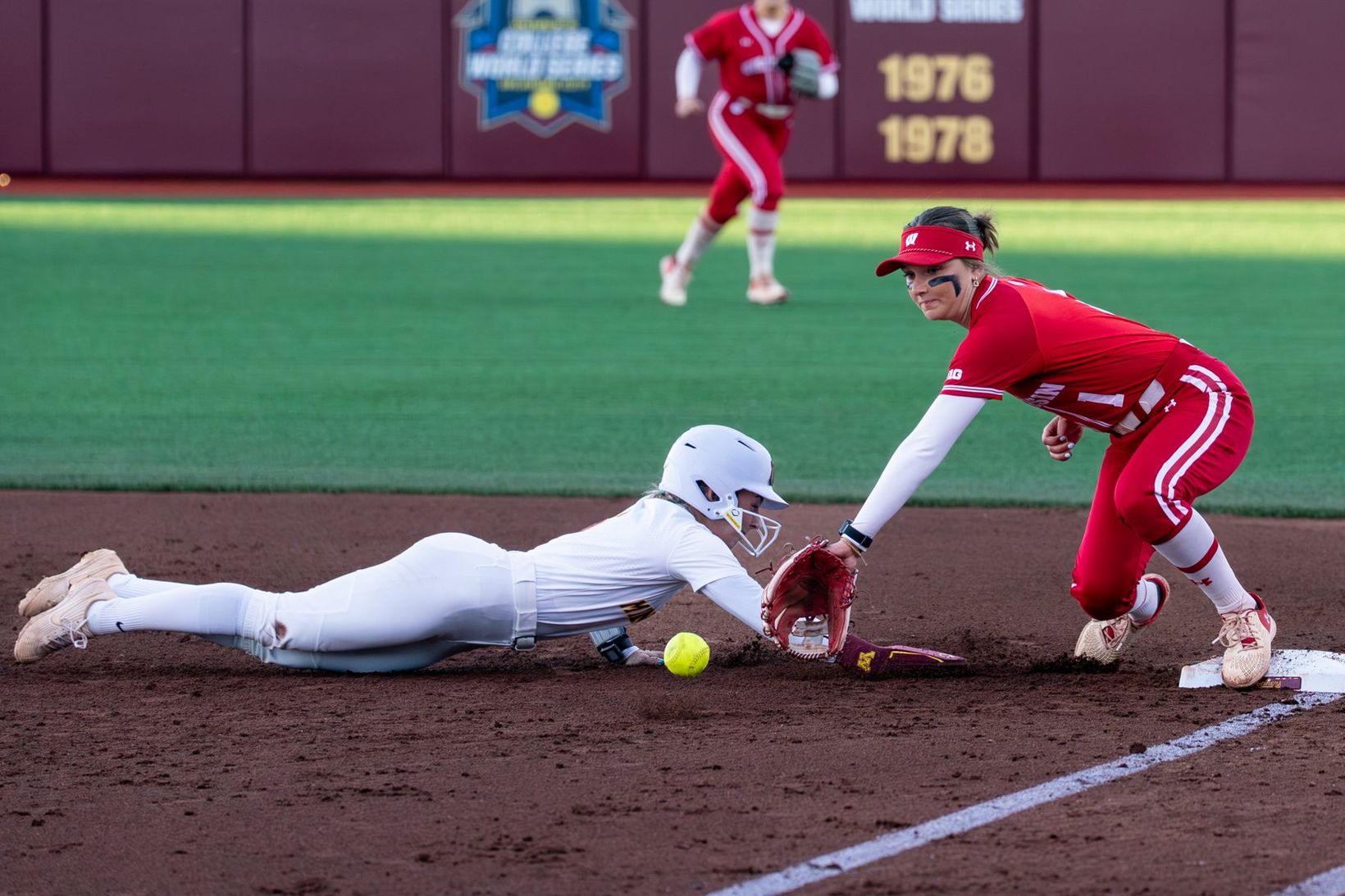 Wisconsin at Minnesota softball — Photo Credit: Ariana Golemis/Undrafted