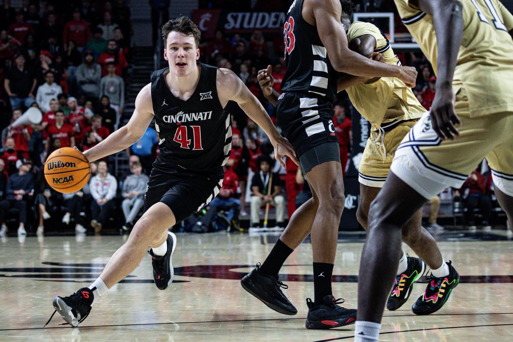 Cincinnati Bearcats Soar to 5-0 with Convincing Win Over Georgia Tech