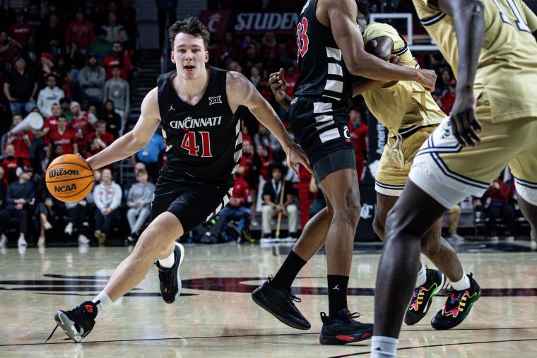 Cincinnati Bearcats Soar to 5-0 with Convincing Win Over Georgia Tech
