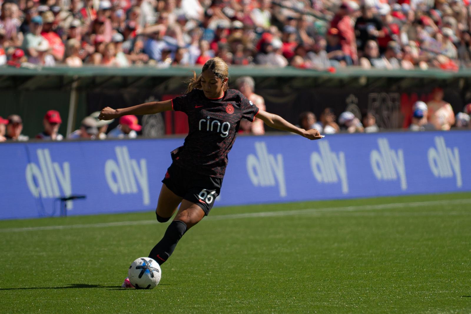Field-level action — Portland Thorns vs Racing Louisville — Photo Credit: Aaron Leopold/Undrafted
