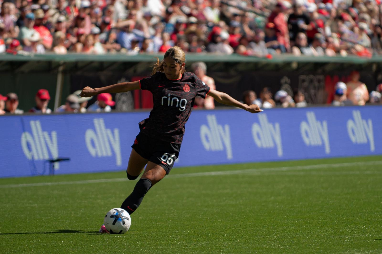 Field-level action — Portland Thorns vs Racing Louisville — Photo Credit: Aaron Leopold/Undrafted