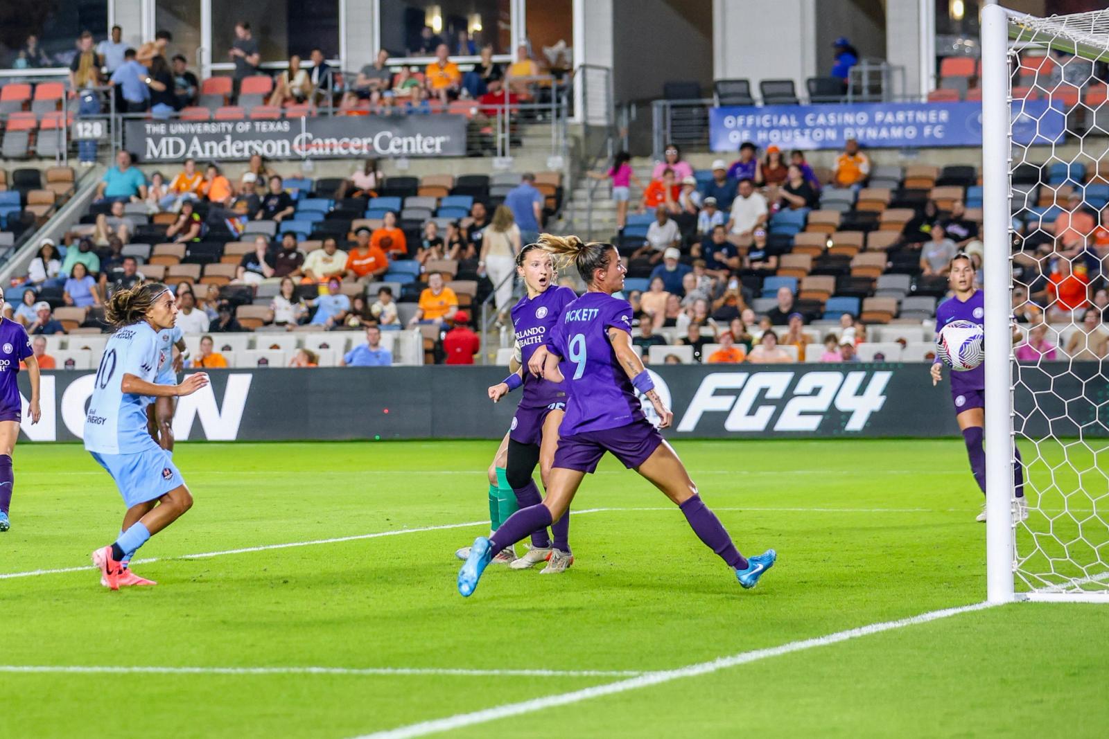 Kerry Abello (25) and Carson Pickett (19) of the Orlando Pride watch as Houston Dash's Andressa Avelo's (10) hits the post during an NWSL game between the Houston Dash and the Orlando Pride at Shell Energy Stadium on August 23, 2024 in Houston. The match would finish 1-0 in favor of Orlando. (Photo by Parker George/Undrafted)