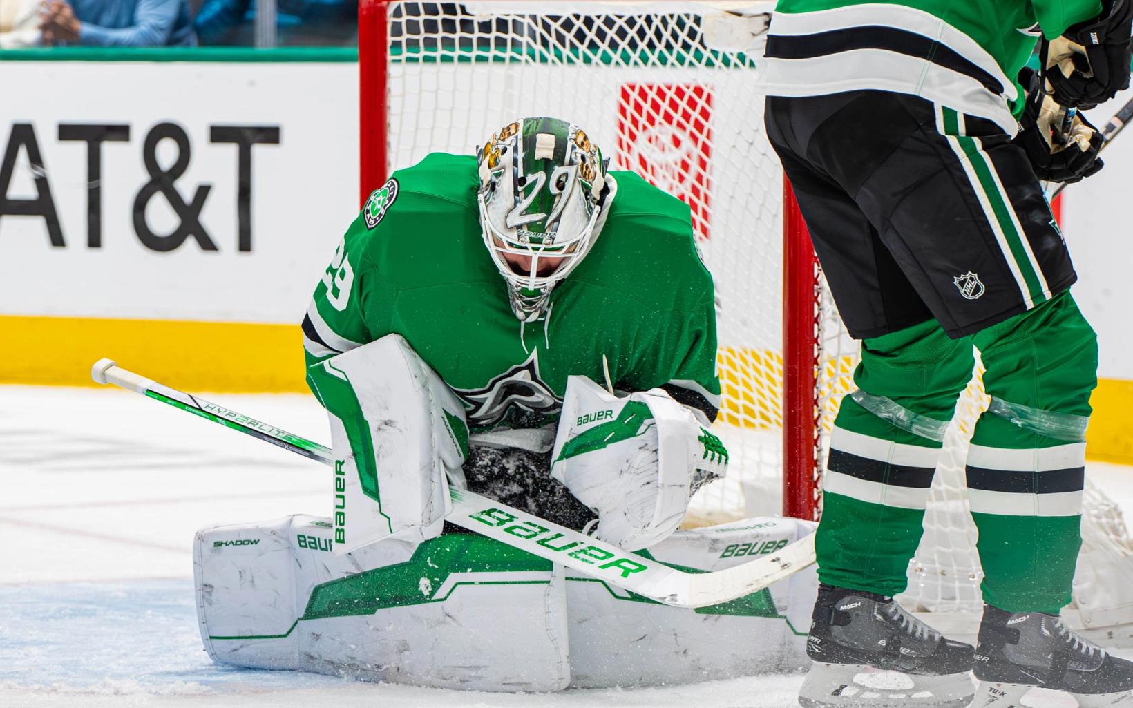 Oettinger Shines as Stars Shut Out Wild in Statement Win
