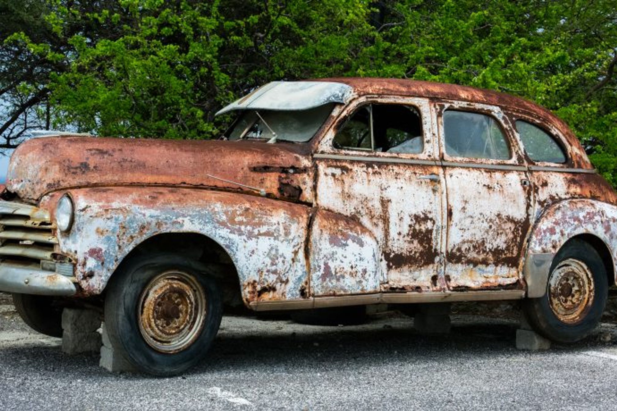 broken-car-vehicle-vintage-818×460