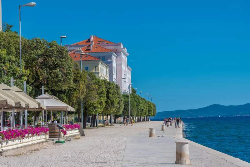 Une promenade le long de la côte à Zadar