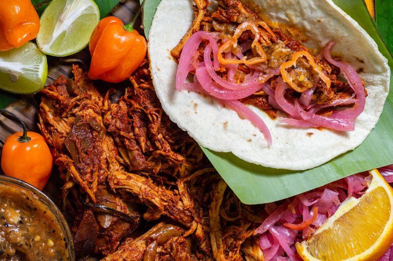 Un plat de cochinita pibil, spécialité culinaire du Yucatán