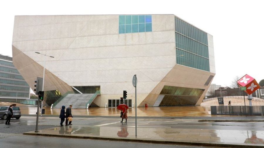 Le bâtiment moderne et unique de la Casa da Música à Porto.