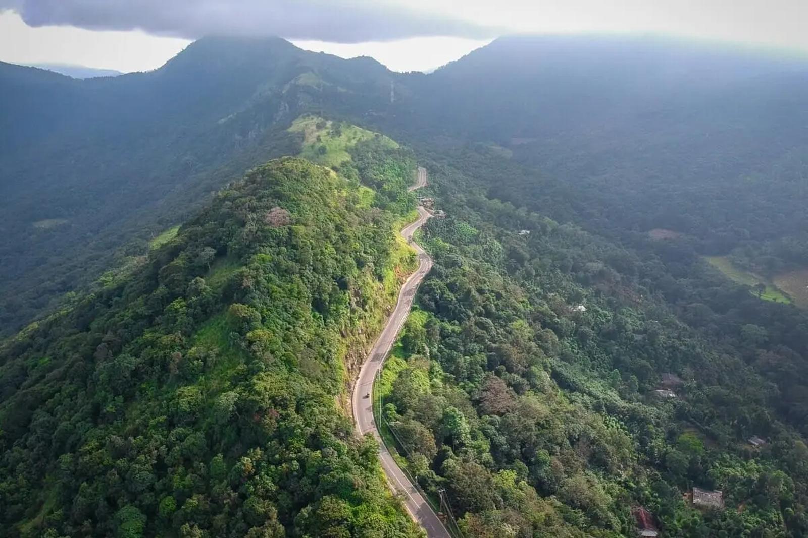 Une route à Kandy au Sri Lanka