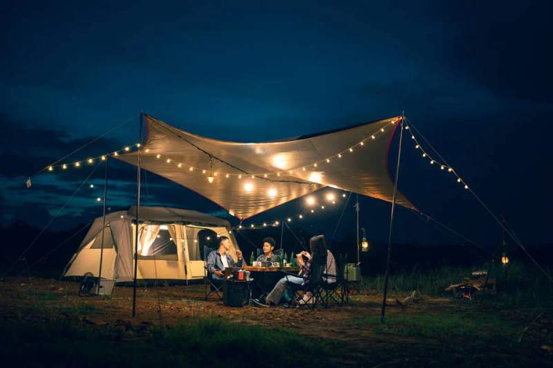 Des amis en camping