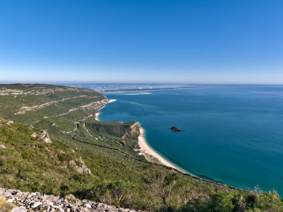 Vue panoramique du Parc naturel de la Serra de Arrábida, Portugal.