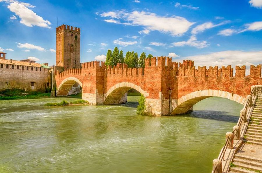 Vue du pont et du château Castelvecchio, un symbole médiéval de Vérone.