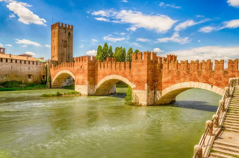Vue du pont et du château Castelvecchio, un symbole médiéval de Vérone.