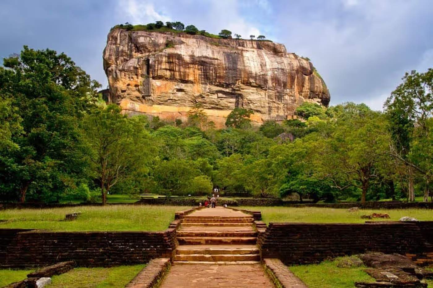 Le rocher du lion de Sigiriya au Sri Lanka, forteresse royale du Ve siècle.