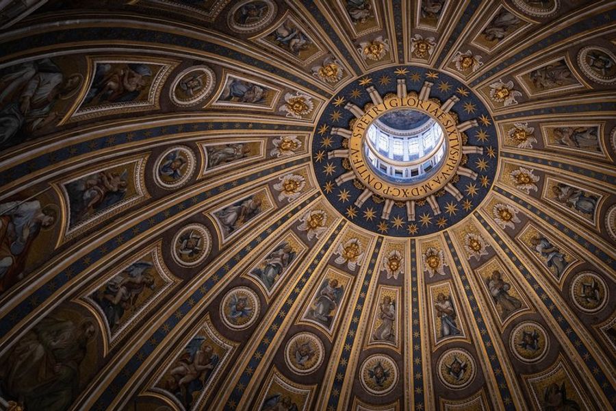 Intérieur des Musées du Vatican à Rome.