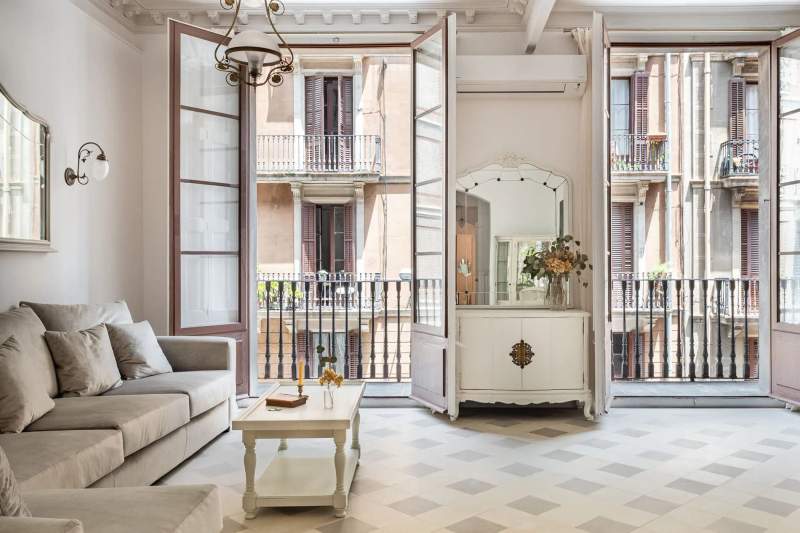 Le salon d'un hébergement à Barcelone