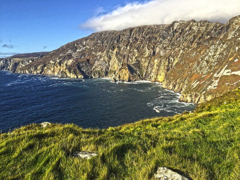 Falaises majestueuses de Slieve League dans le comté de Donegal.