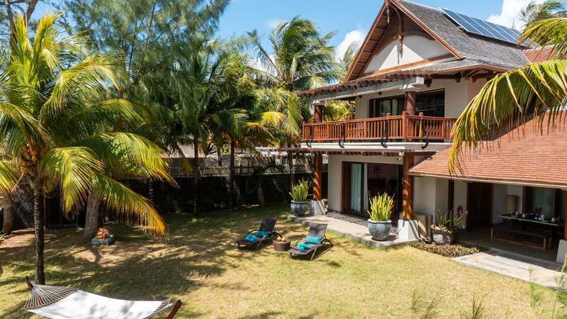 Villa élégante à l’Île Maurice entourée de verdure, parfaite pour des vacances relaxantes.