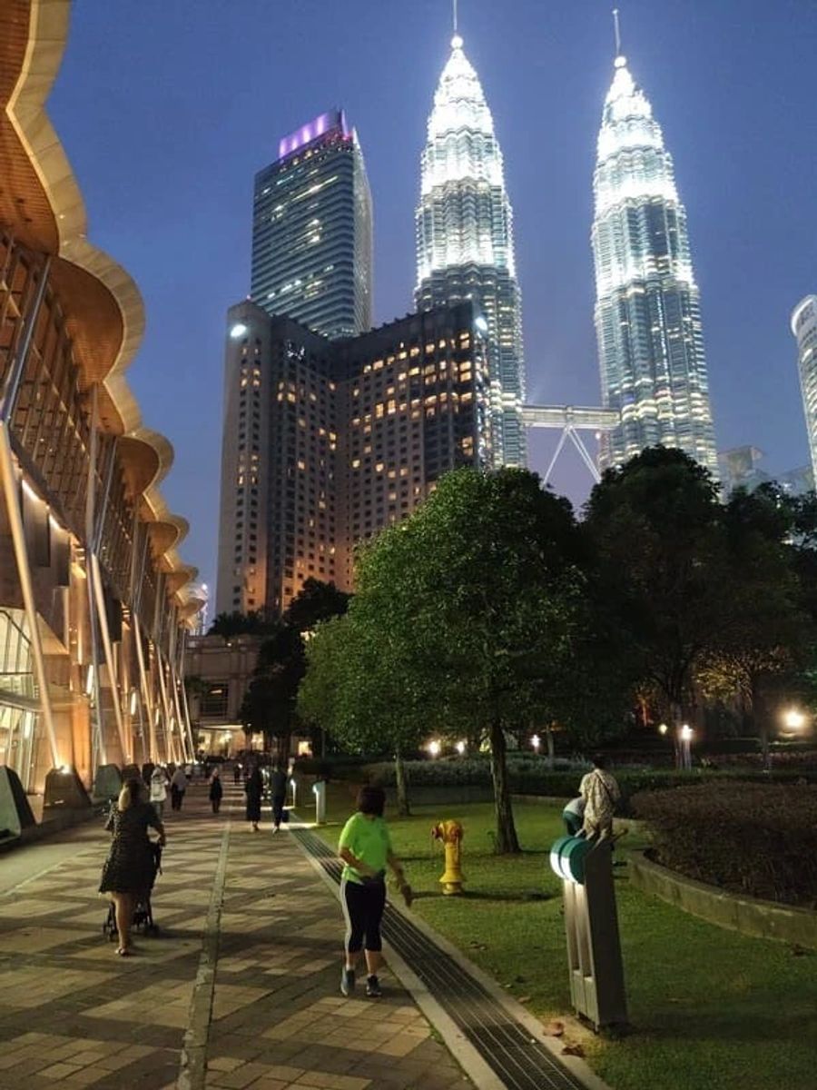 Le parc de KLCC de nuit