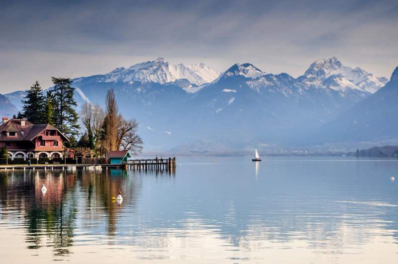L'auberge du père Bise et le lac d'Annecy