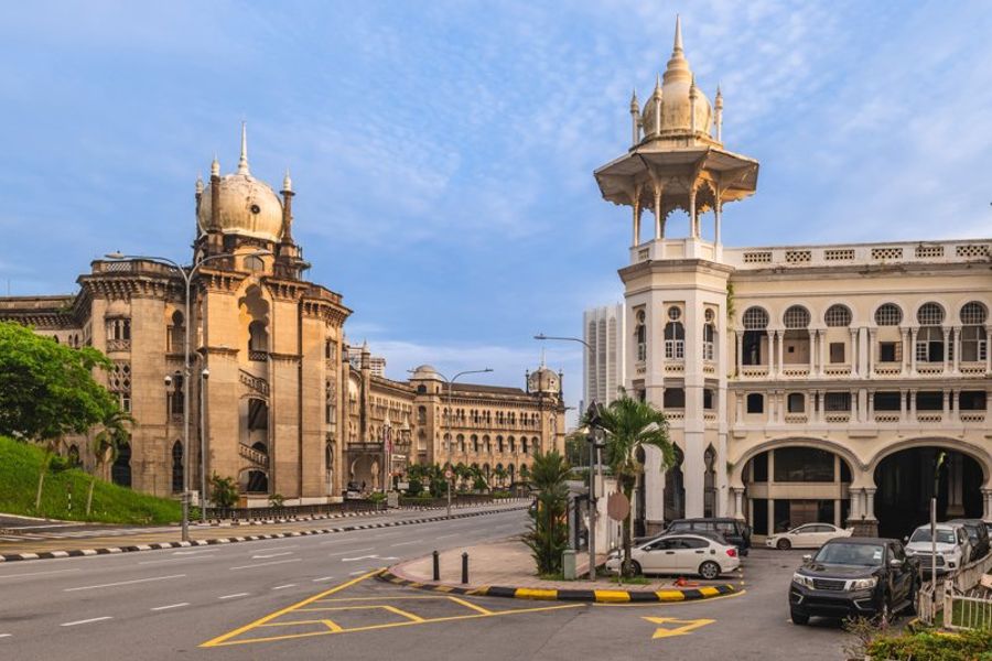 Vue de la gare de Kuala Lumpur, un mélange d’architecture moghole et coloniale.