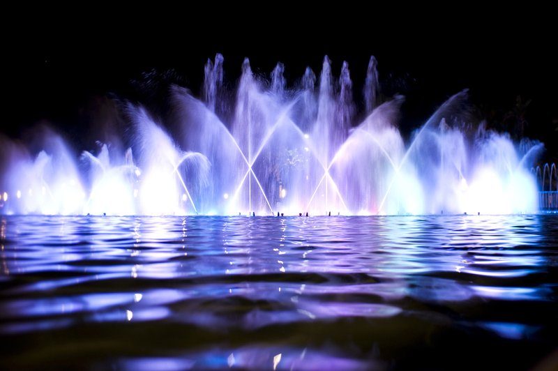 Fontaines illuminées de Salou offrant un spectacle nocturne d