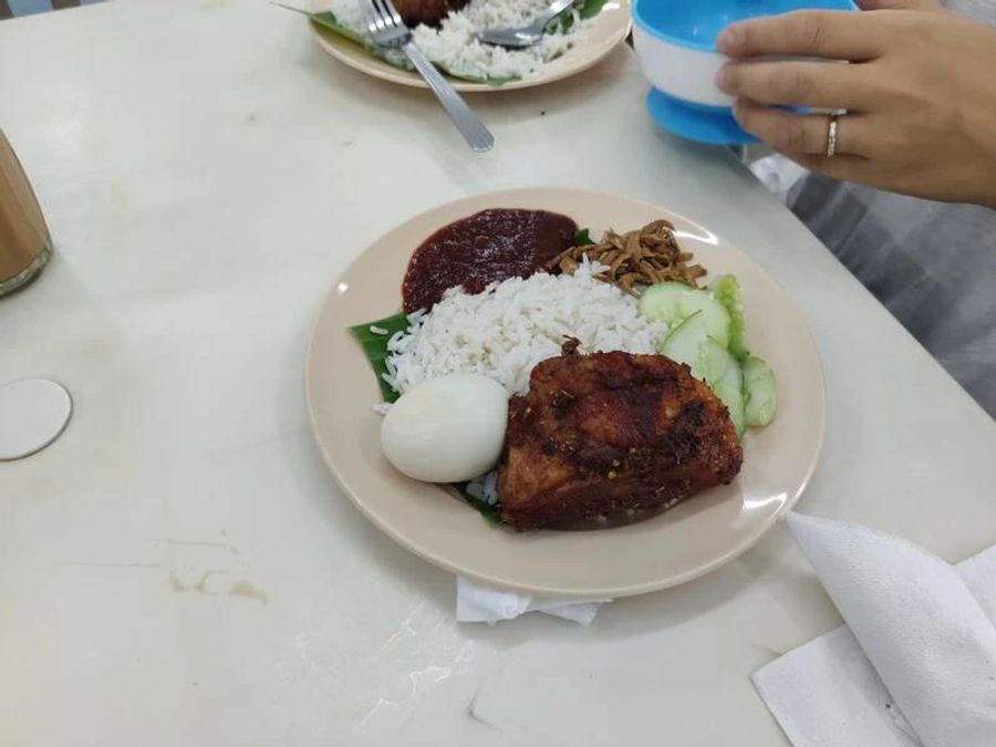 Une assiette de Nasi Lemak