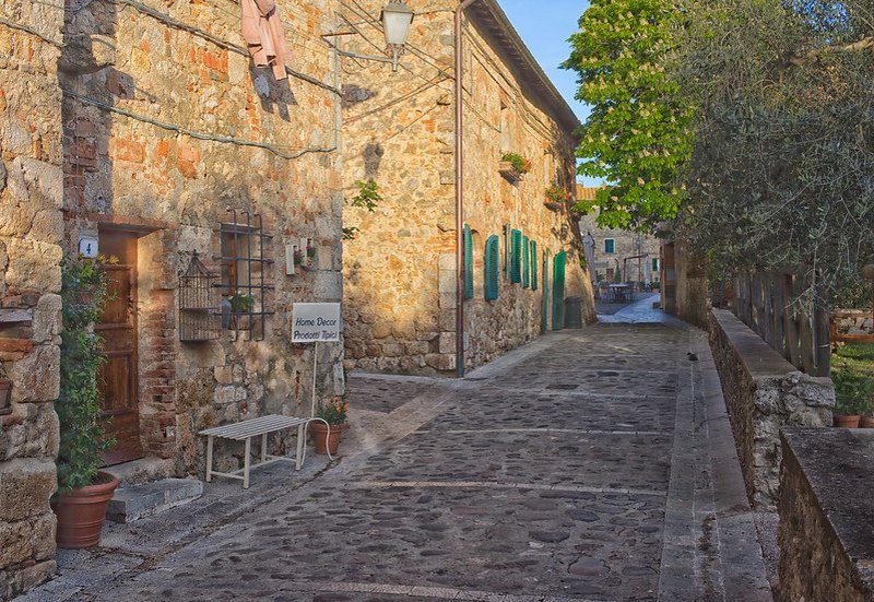 Vue de la ville fortifiée de Monteriggioni, située près de San Gimignano.