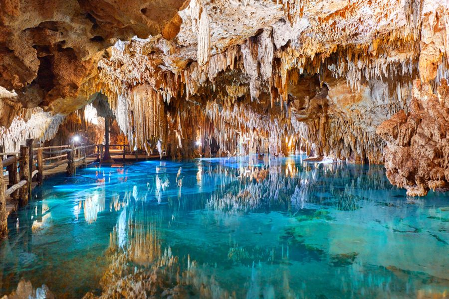 Rivière souterraine de Rio Secreto près de Cancún