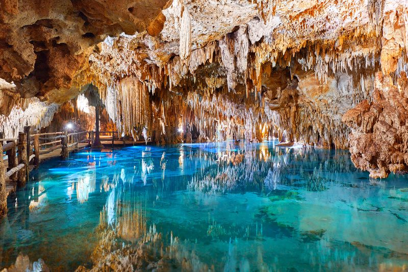 Rivière souterraine de Rio Secreto près de Cancún